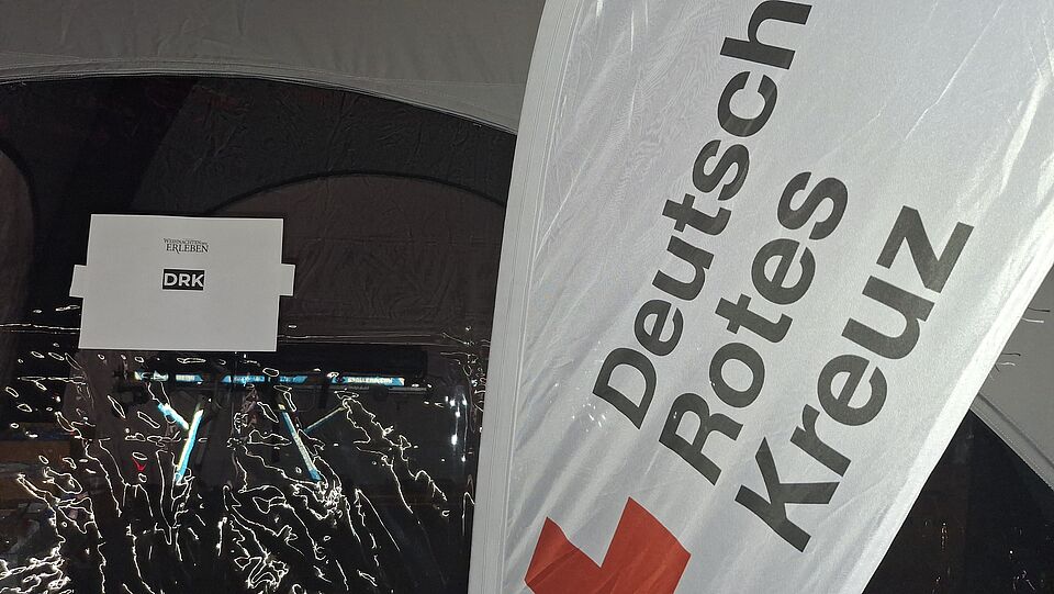 DRK Fahne an der Sanitätsstation