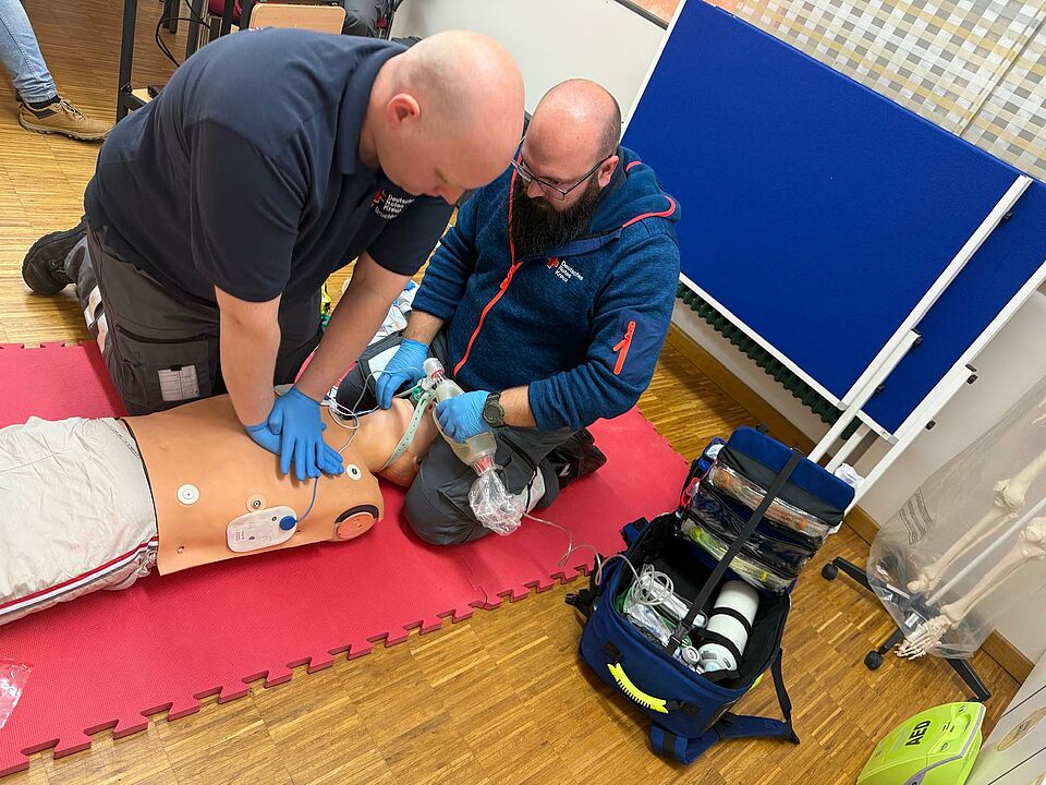 Reanimationstraining am Übungsabend